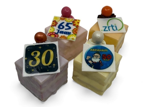 Petit four GEKLEURD + afbeelding